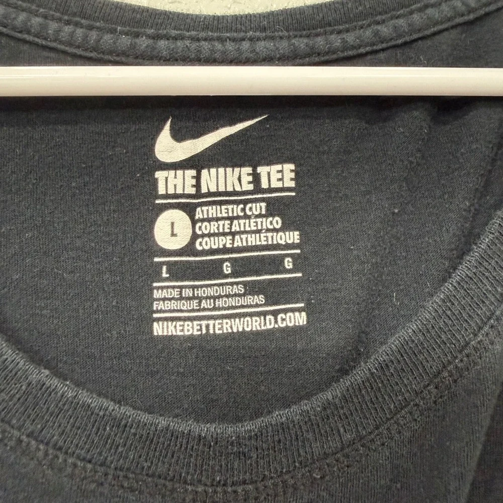Nike Athletic Cut Tee Shirt Black Size‎ Large Graphic Logo The Nike Tee